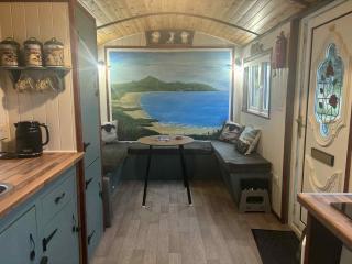 The Chestnut Hut - 4