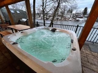 Cozy Cabin On the Lake with HotTub - 1