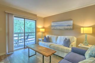 Fiddler's Cove Retreat - Top-Floor Beach Condo Pool Walk to Shore - 2