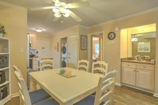 Fiddler's Cove Retreat - Top-Floor Beach Condo Pool Walk to Shore - 2