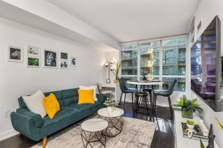 Downtown Urban Oasis I Entertainment District - 6