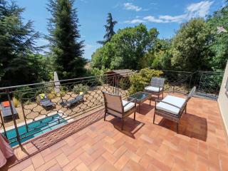 Maison avec piscine chauffée, centre village - 2