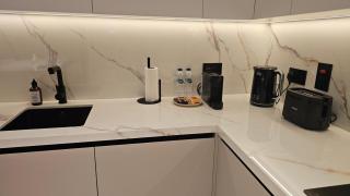 Urban Sunset, Newly Renovated Central 1BR - 6