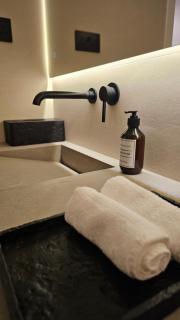 Urban Sunset, Newly Renovated Central 1BR - 2