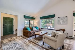 3BD for 10 with Hot Tub & Mountain Views Walk to Slopes - 3