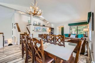 3BD for 10 with Hot Tub & Mountain Views Walk to Slopes - 1