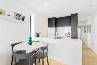 City Stunner with City Views, Pool and Gym - 6