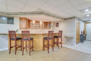 6 Shared Acres, Pool Table Barrington Hills Apt! - 4