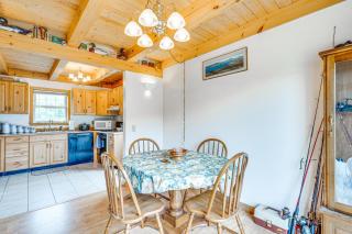 5 Mi to Jay Peak Resort Cabin with Pond Access! - 2