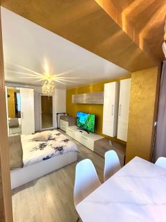 Gold Vibe Apartment - 7