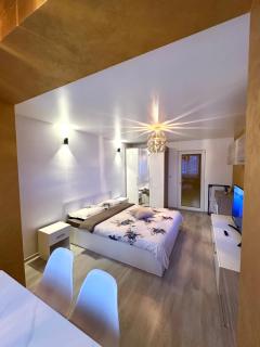Gold Vibe Apartment - 9