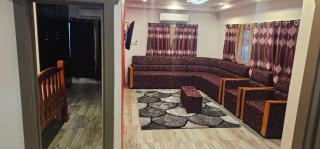 Racecourse Apartment - - 0