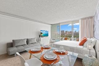 Marine Surf 18FL Newly Renovated - Free Parking - 3