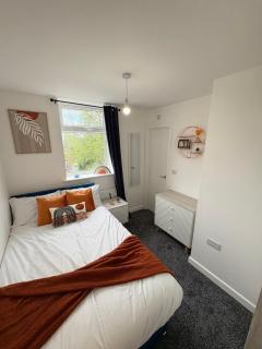 Luxury 6 bed Home in Sheffield - Neepsend - 0
