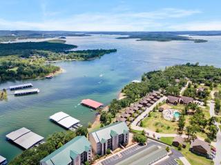 Waters Edge Retreat - For 6 - Branson - 5