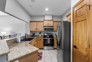 Waters Edge Retreat - For 6 - Branson - 4