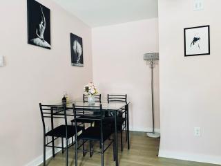 The Twin Flats, Audrey and Far East Escape - Salem - 3