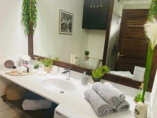 Excellence Suites Orient Beach Oceanview King-Size Beach Pool Parking - Cul de Sac - 8