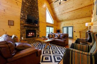 Summer Moon Lodge - For Up to 8 People Minutes from Beavers Bend - Broken Bow - 8
