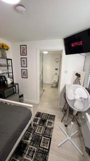 Modern studio en-suite - 2