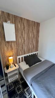 Modern studio en-suite - Tilbury - 8