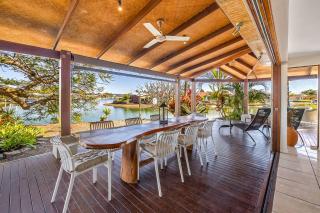 Canal Front family Home with extensive outdoor covered areas and pool - Maroochydore - 8