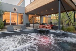 Luxury Riverfront Chalet - 9