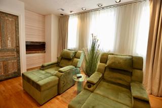 Urban Luxe Redefined in Central city Phila - 5