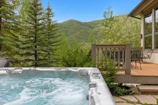 Maison de Neige - Breathtaking Mountain Stay for 8 with Hot Tub - 0