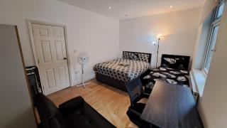 Comfy Fenia Stay - London - 7