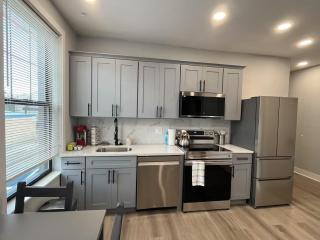 New 1BR Walk to Pats & Genos - 8