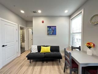 New 1BR Walk to Pats & Genos - 2