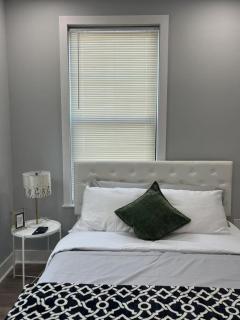 New 1BR Walk to Pats & Genos - 3