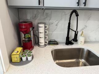 New 1BR Walk to Pats & Genos - 7