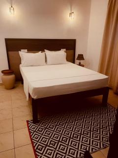 Bees Airport Hotel - 8