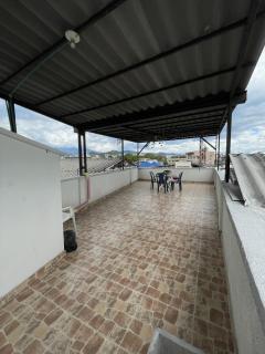 Amplio apartamento en el centro de Pereira con terraza - Pereira - 2