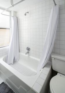 Bright 1BR Escape in Lower East Side NYC - 4