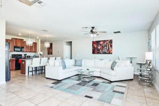 GoldStar Luxury Home - Ruskin - 9