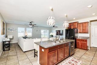 GoldStar Luxury Home - Ruskin - 2