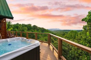 Big Bear Lodge by AvantStay Smoky Mountain Views Hot Tub Theater Game Room - Sevierville - 0