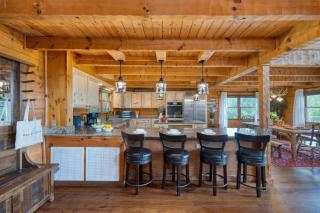 Big Bear Lodge by AvantStay Smoky Mountain Views Hot Tub Theater Game Room - 5