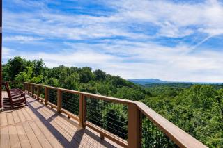 Big Bear Lodge by AvantStay Smoky Mountain Views Hot Tub Theater Game Room - Sevierville - 4