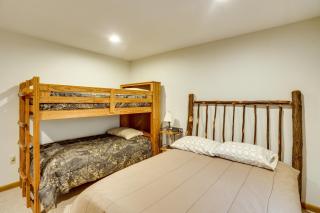 Pennsylvania Cabin Hideaway Hot Tub and Deck! - Belleville - 7