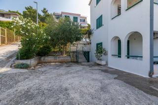 Apartments by the sea Balica Rat, Omis - 4868 - Čelina - 4
