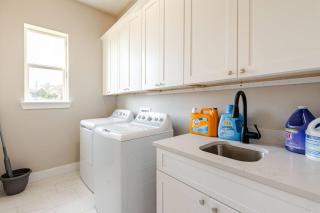 Brand new house 3 floors 8 bedrooms - - 7