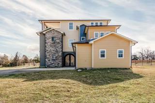 Brand new house 3 floors 8 bedrooms - - 0