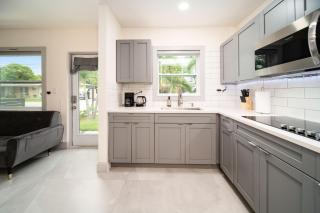 Modern Apt Near Las Olas Beach - 1