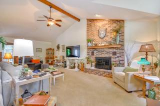 3 Mi to Dtwn Jefferson City Family Home with Deck - 7
