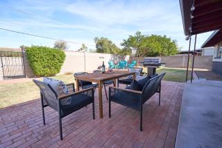 Central Tucson Mid Century, Quiet, Fully Fenced, Hot Tub - 3