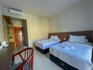 East Marina Guesthouse - Labuan Bajo - 9